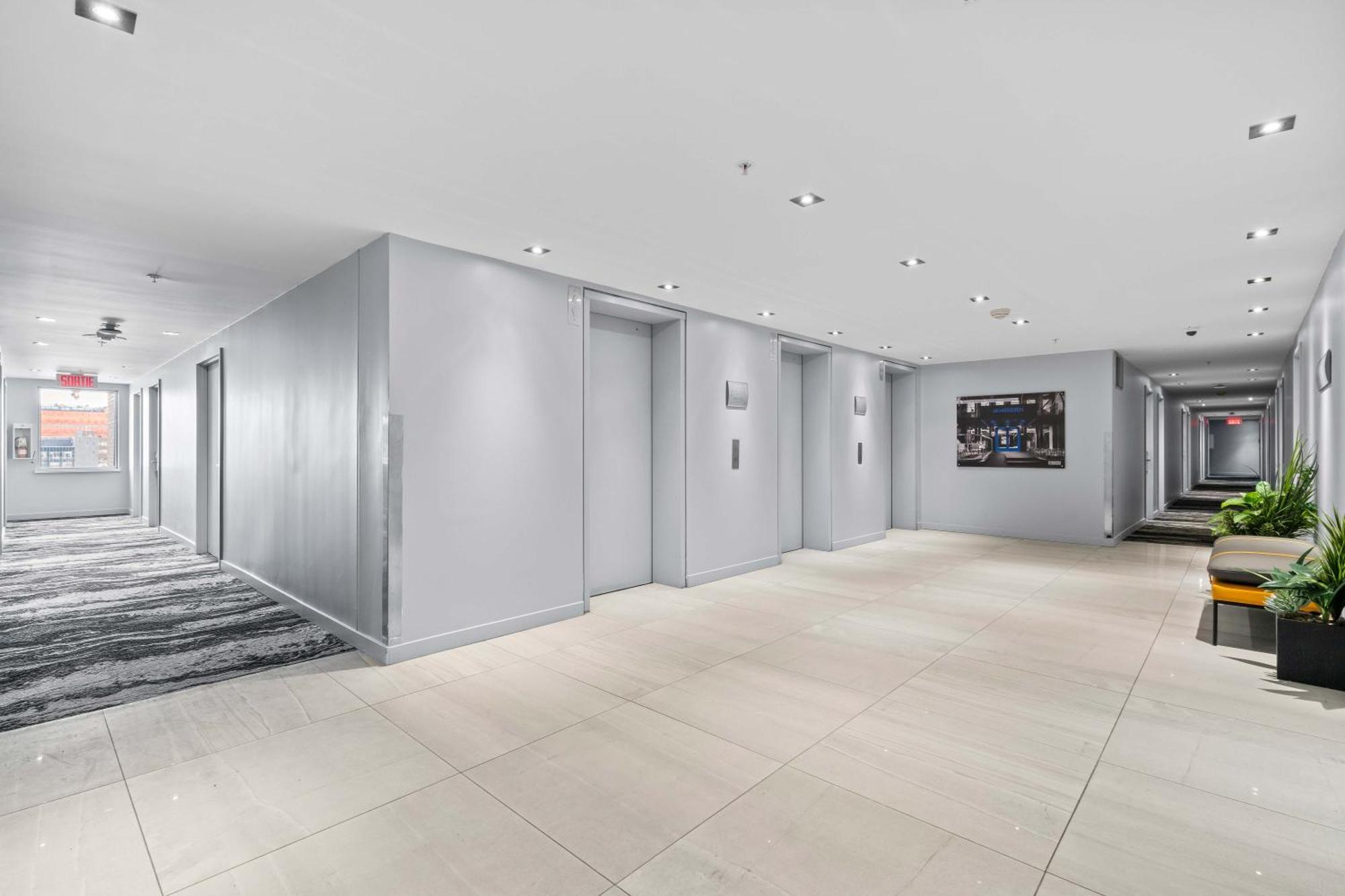 Travelodge By Wyndham Montreal Centre — Photos 1